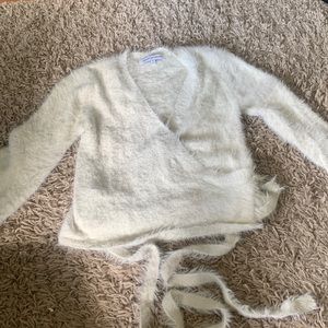 Cashmere Gigi Fluffy Eyelash Wrap Sweater In Oat Color